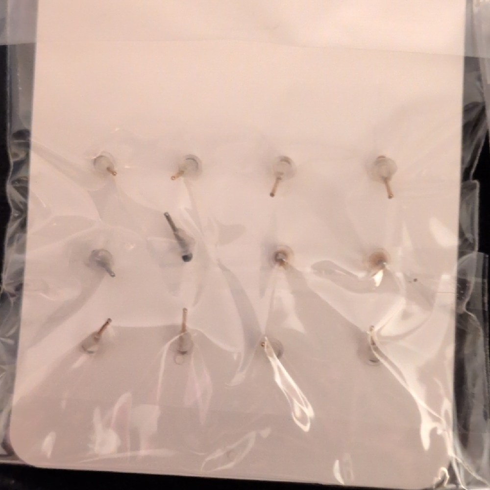 Source Unknown Gold and Silver Earring Collection - Picture 4 of 6